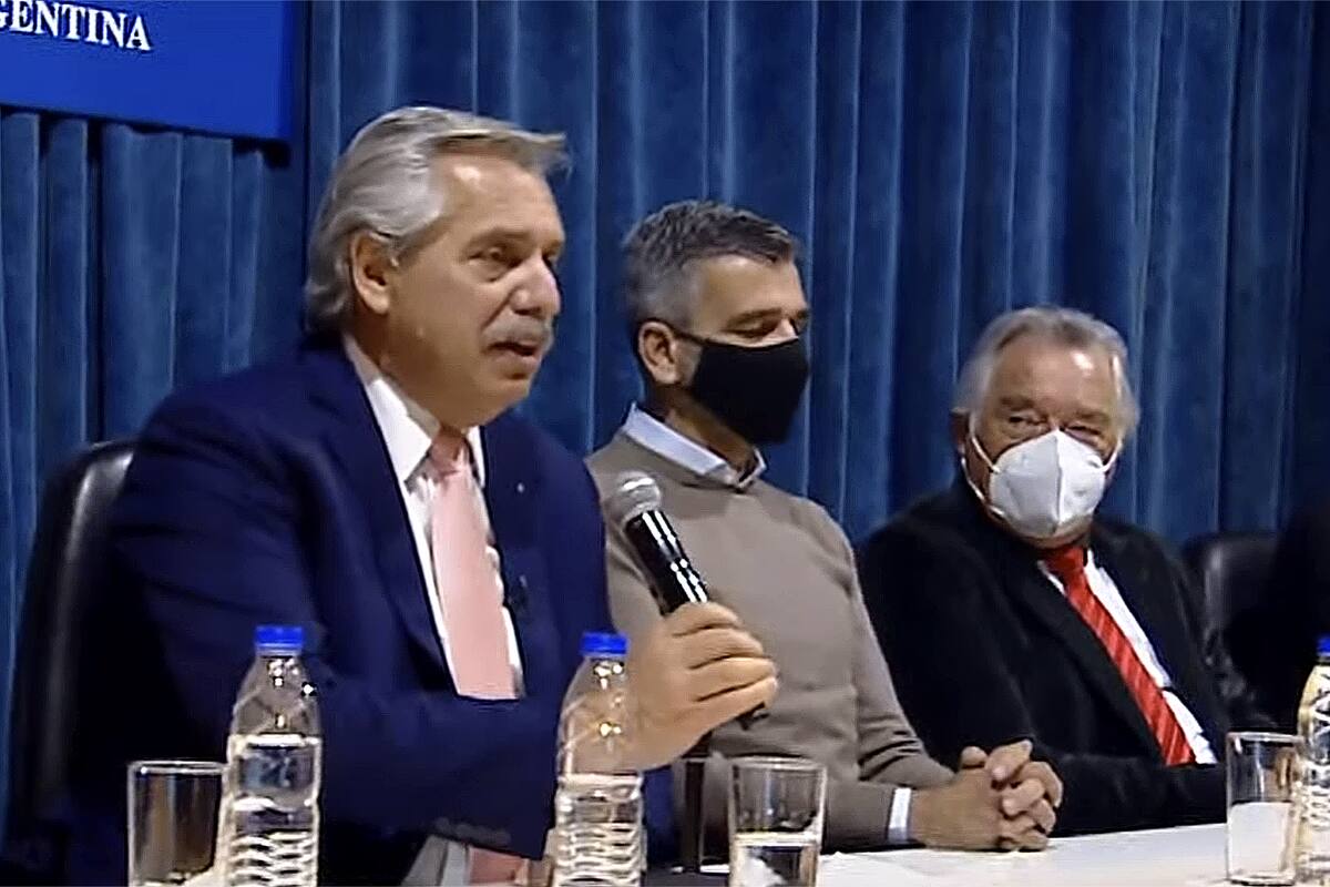 El presidente Alberto Fernández lidera la firma de convenios con agentes del sector gastronómico y hotelero