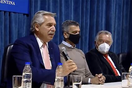 El presidente Alberto Fernández lidera la firma de convenios con agentes del sector gastronómico y hotelero