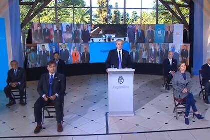 Alberto Fernández junto a empresarios y sindicalistas