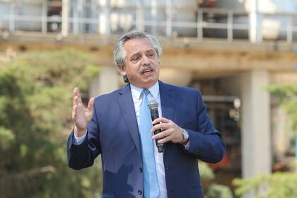 El presidente Alberto Fernández participó este mediodía de la presentación del plan de inversión 2020-2023 de la empresa Raízen, en el municipio bonaerense de Avellaneda, junto a Axel Kicillof y Ferraresi