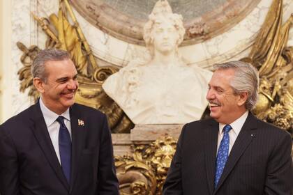 El presidente Alberto Fernández recibe este mediodía en el Salón de los Bustos de la Casa Rosada junto a la primera dama, Fabiola Yañez, a su par de República Dominicana, Luis Abinader, y a la primera dama del país caribeño, Raquel Arbaje