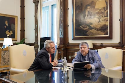 El presidente Alberto Fernández recibió al senador José Mayans en la Casa Rosada