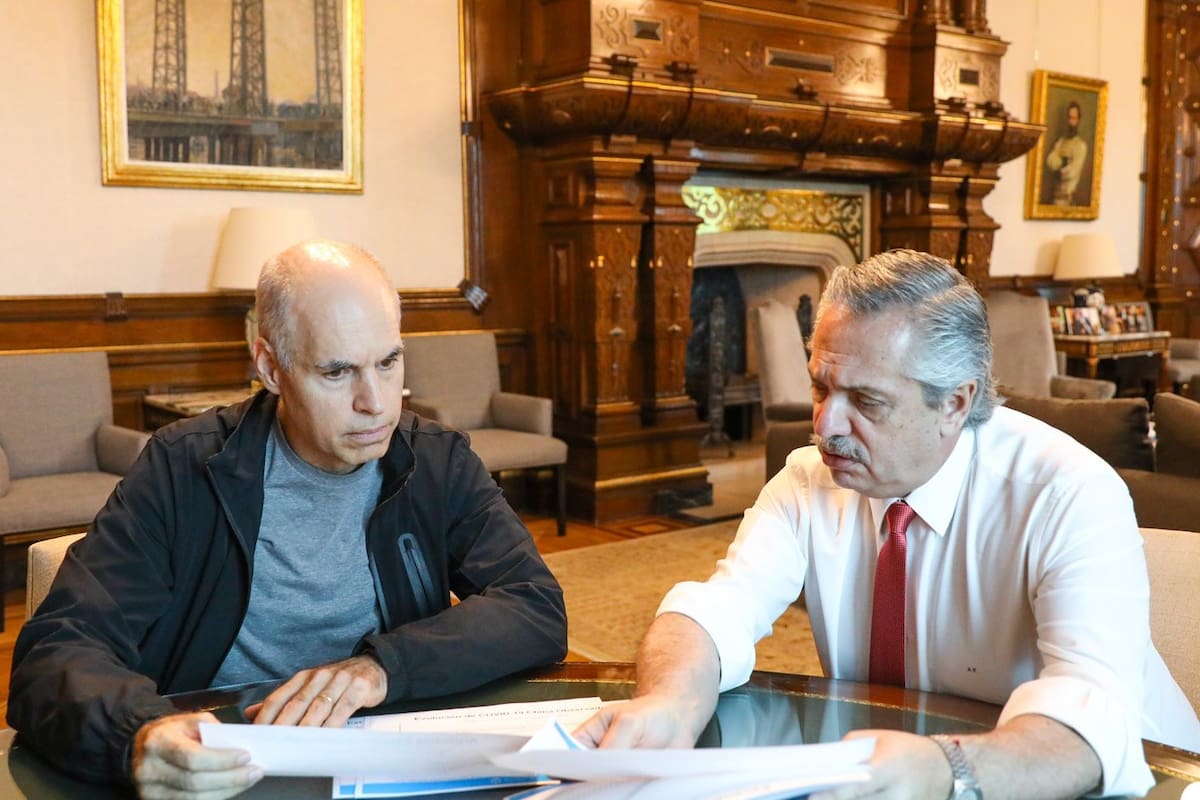 El presidente Alberto Fernandez recibio al jefe de Gobierno porteno, Horacio Rodriguez Larreta, con el objetivo de repasar las medidas que implementaron en conjunto y analizar nuevas acciones para mitigar la propagacion del coronavirus COVID-9 y paliar sus efectos.