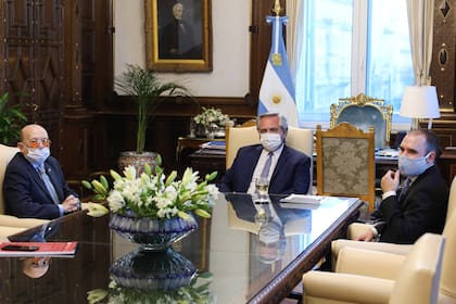 El presidente Alberto Fernández recibió esta tarde en Casa Rosada al empresario Alfredo Coto