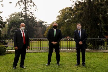 El presidente Alberto Fernández recibió esta tarde en la residencia de Olivos a los gobernadores de Tucumán, Juan Manzur, y de Santiago del Estero, Gerardo Zamora