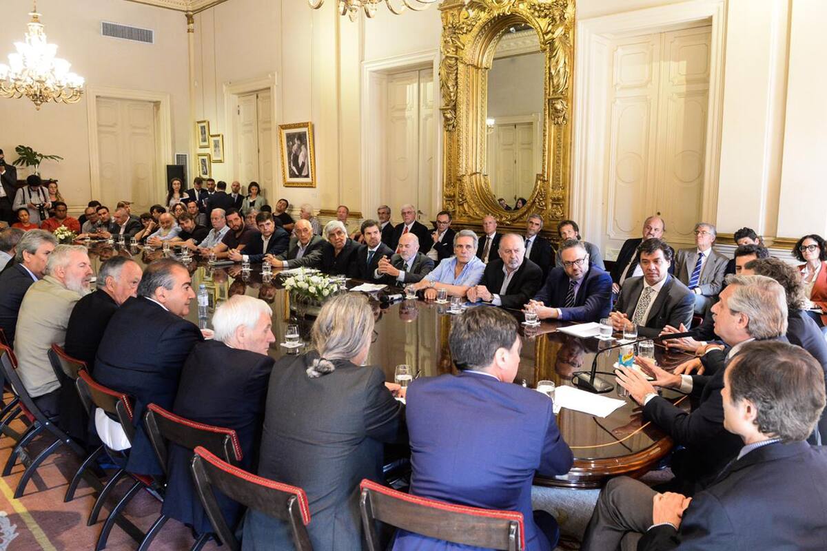 El presidente Alberto Fernández reunido con sindicalistas en la Casa Rosada