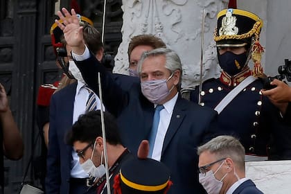 El presidente Alberto Fernández sale del Congreso de la Nación luego del discurso de apertura de sesiones ordinarias 2021