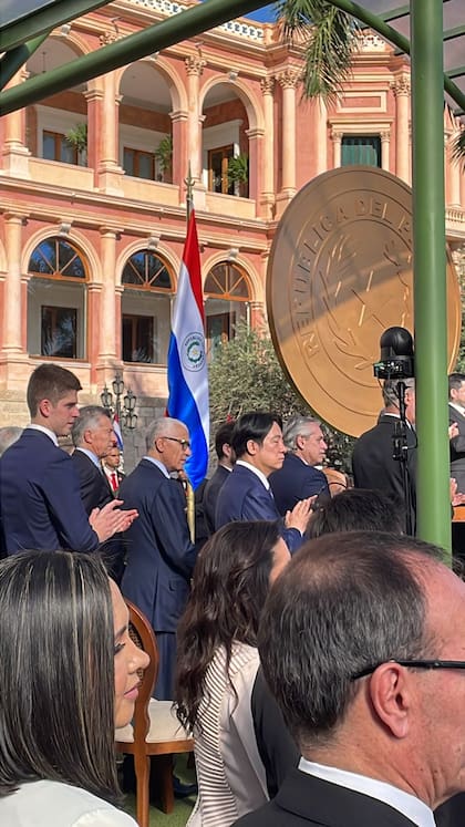 El presidente Alberto Fernández y el ex mandatario Mauricio Macri asistieron a la asunción de Santiago Peña como presidente de Paraguay.