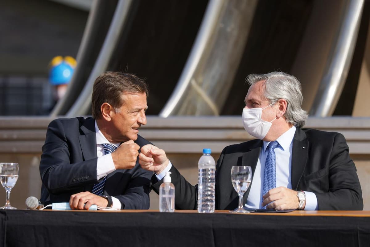 El presidente Alberto Fernández y el gobernador Rodolfo Suárez durante el acto en Godoy Cruz.