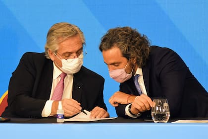 El presidente Alberto Fernández y el jefe de Gabinete, Santiago Cafiero, su mano derecha en la gestión gubernamental