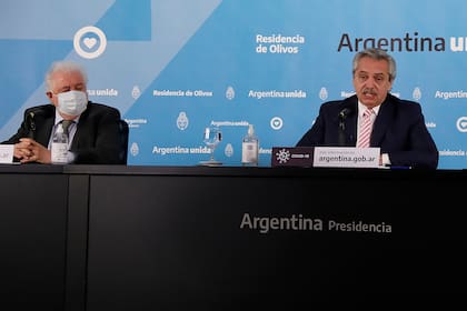 El presidente Alberto Fernández y el ministro de salud Ginés González García