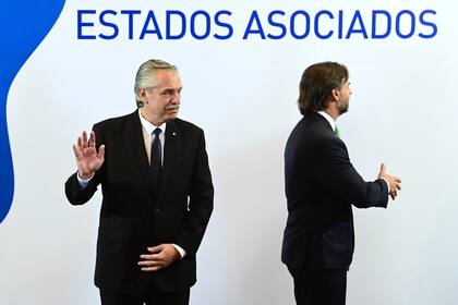 El presidente Alberto Fernández y el uruguayo Luis Lacalle Pou mantienen diferencias por el comercio exterior del bloque regional