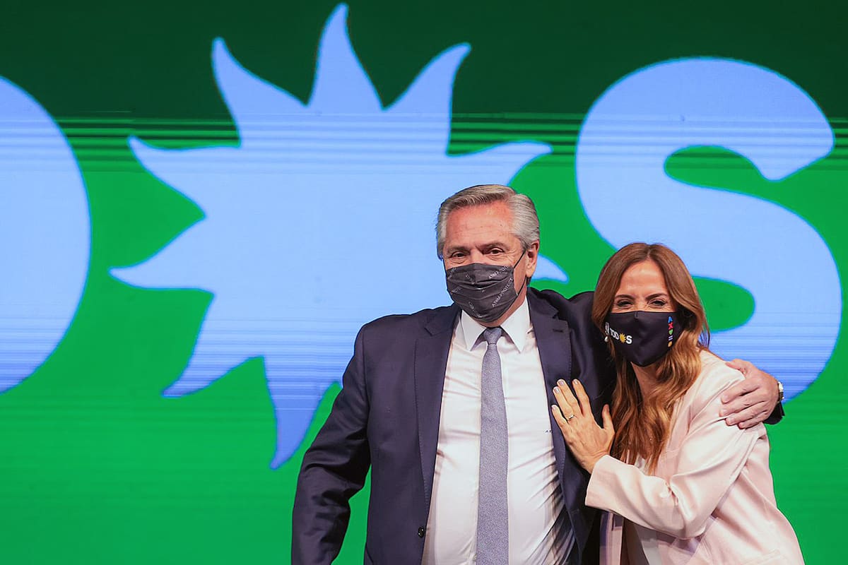 El presidente Alberto Fernández y la candidata Victoria Tolosa Paz en el cierre de campaña