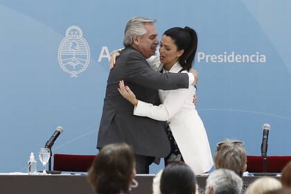 El presidente Alberto Fernández y la titular del PAMI