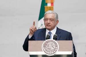 El presidente Andrés Manuel López Obrador habla durante un mitin para conmemorar su quinto aniversario en el cargo, el 1 de julio de 2023, en el Zócalo de la Ciudad de México. (AP Foto/Aurea Del Rosario, archivo)