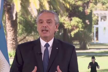 El Presidente, ayer, por cadena nacional, para reclamar por la división de poderes que el propio oficialismo vitupera