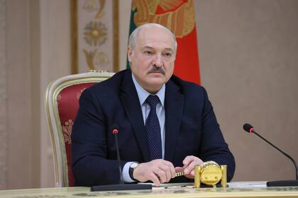 El presidente bielorruso Alexander Lukashenko durante una reunión con una delegación de la República de Tuvá, el jueves 20 de enero de 2022, en Minsk, Bielorrusia. (Nikolay Petrov/BelTA Pool Foto vía AP)