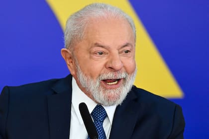 El presidente brasileño, Luiz Inacio Lula da Silva, habla durante un desayuno con corresponsales extranjeros en el Palacio Planalto en Brasilia el 2 de agosto de 2023.