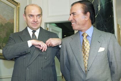 EL PRESIDENTE CARLOS MENEM EN LA QUINTA DE OLIVOS, JUNTO AL MINISTRO DE ECONOMIA DOMINGO CAVALLo