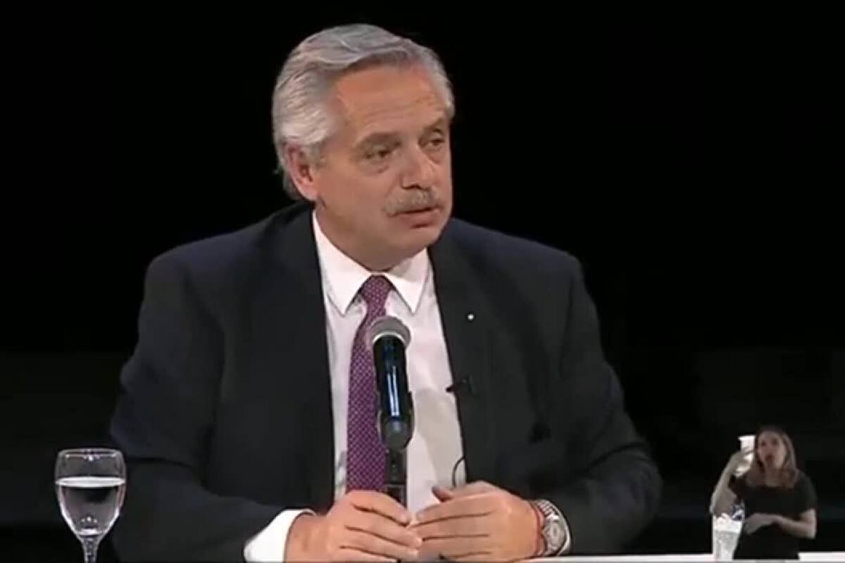 El Presidente celebró el Globo de Oro a Argentina, 1985: “la democracia es algo por lo que necesitamos seguir luchando siempre”