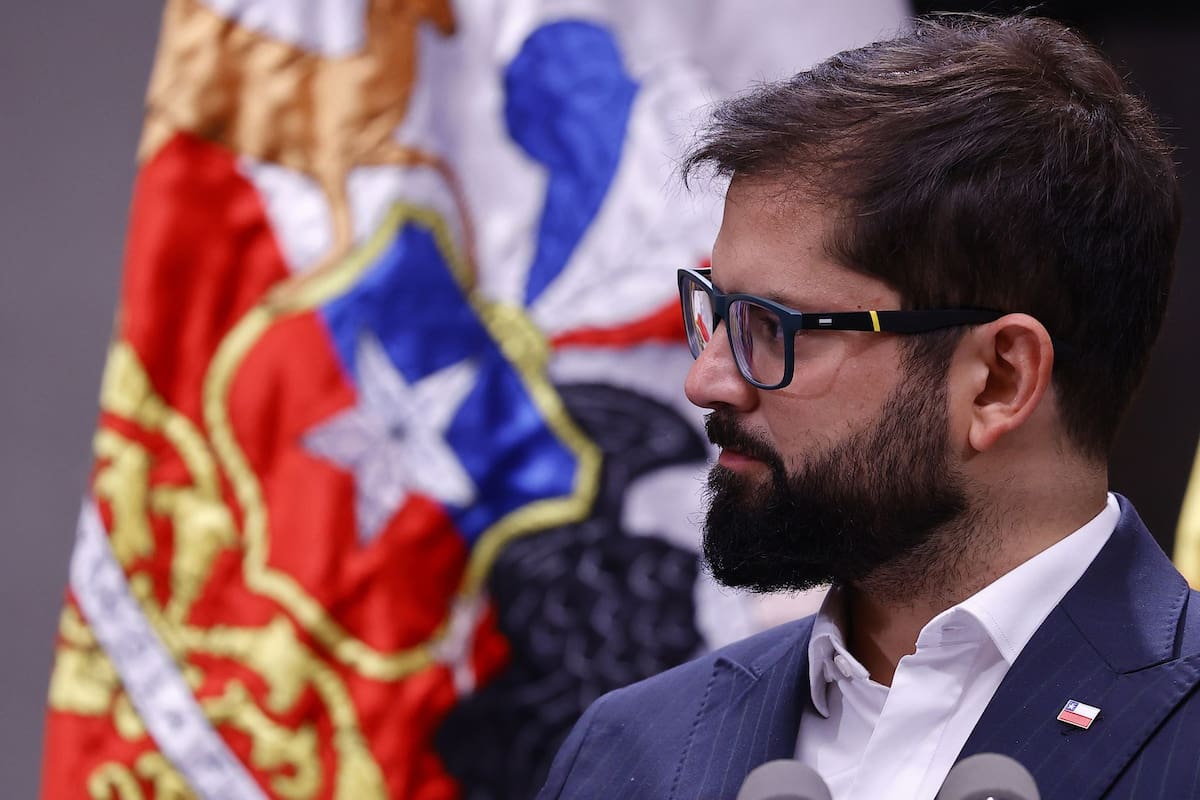 El presidente chileno, Gabriel Boric, afronta una caída en sus niveles de aprobación