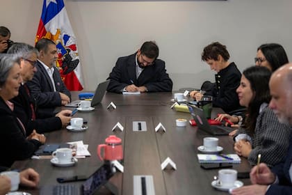 El presidente chileno Gabriel Boric en una reunión de trabajo (Archivo)