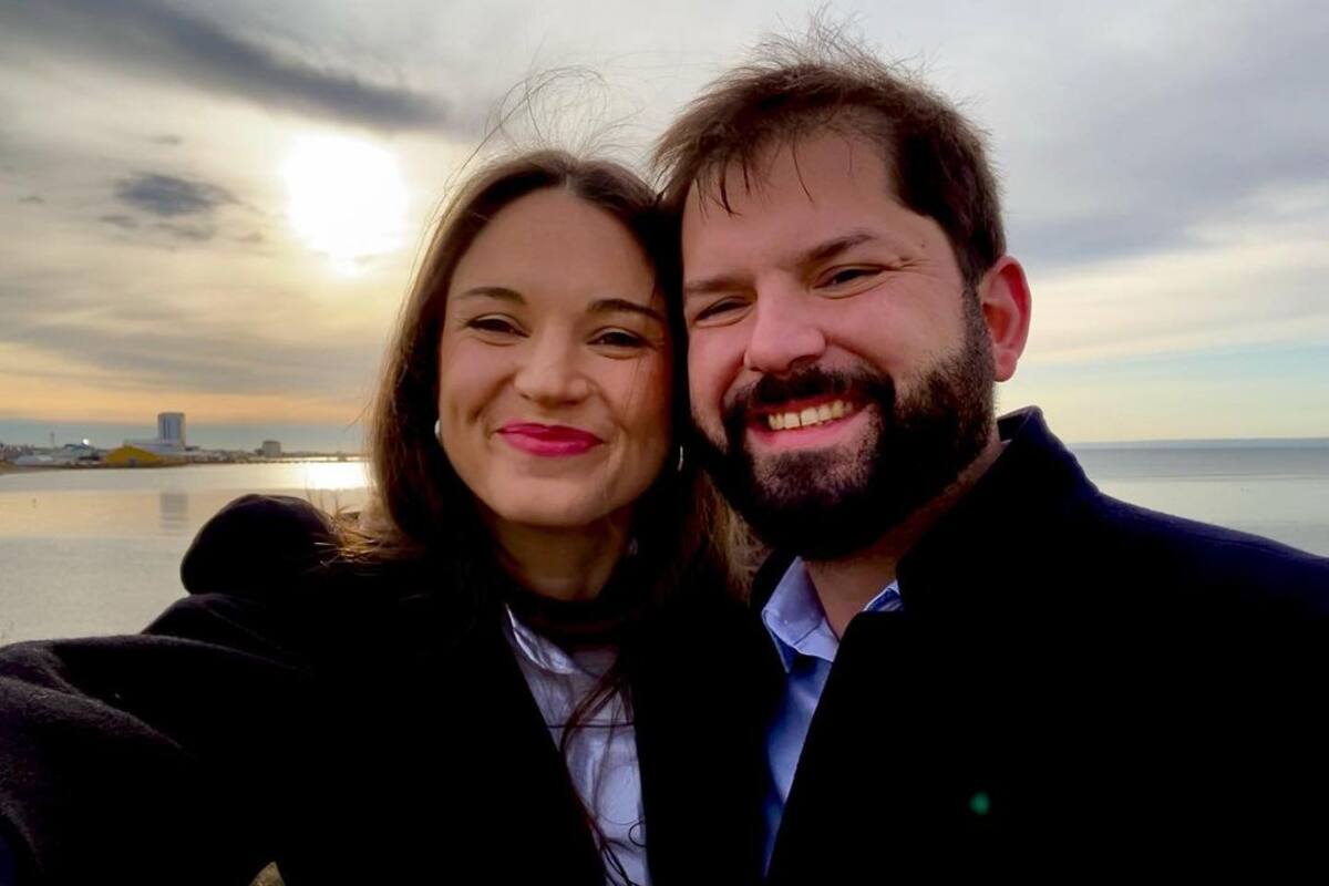 El presidente chileno, Gabriel Boric, y su pareja, Irina Karamanos