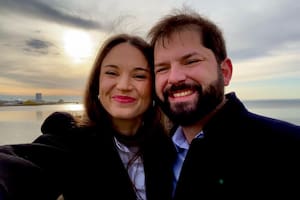 El presidente chileno, Gabriel Boric, y su pareja, Irina Karamanos