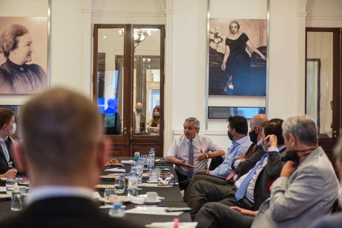 El Presidente con el gabinete económico