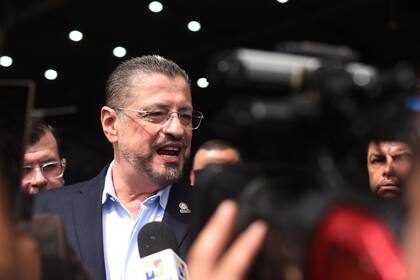 El presidente costarricense, Rodrigo Chaves, habla durante una conferencia de prensa (Archivo)