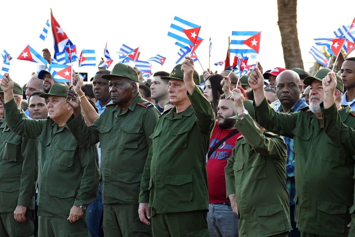 El presidente cubano, Miguel Díaz-Canel, y el primer ministro cubano, Manuel Marrero, participan en una concentración en la Tribuna Antiimperialista "José Martí", en La Habana, capital de Cuba, el 22 de mayo de 2026.