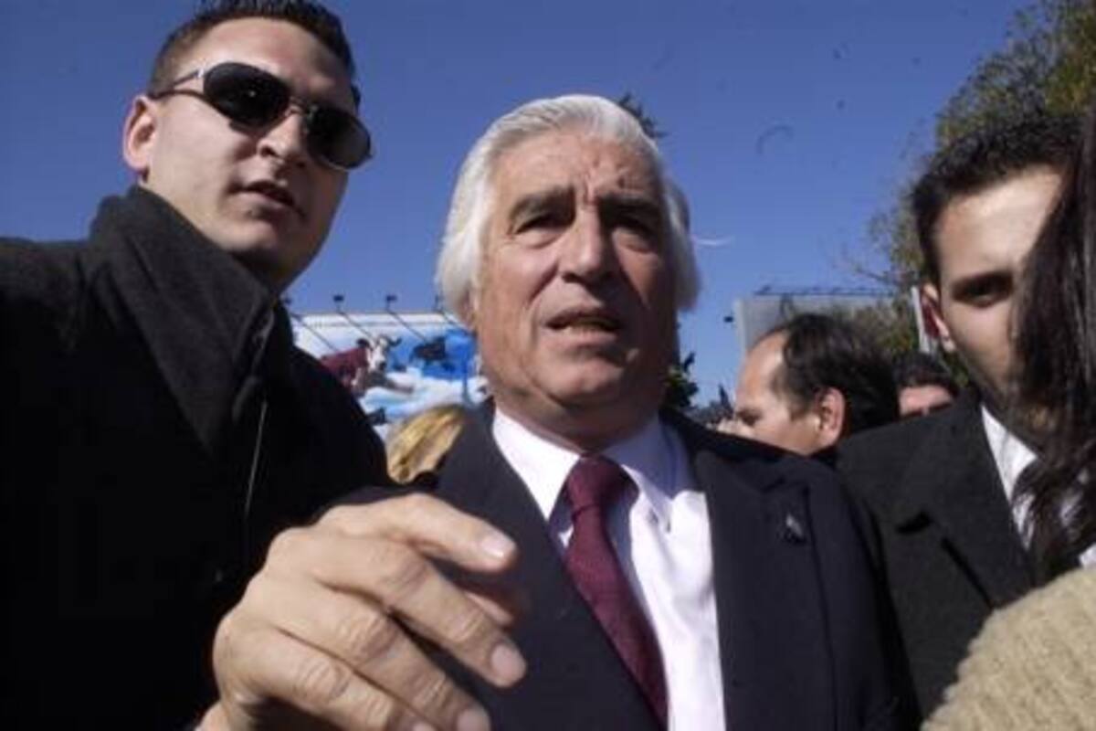 EL PRESIDENTE D LA NACION NESTOR KIRCHNER RECORRIO HOY LA RURAL DE PALERMO EN MEDIO DE UNA ENORME CANTIDAD DE GENTE.
LUCIANO MIGUENS RECORRIO LA RURAL JUNTO AL PRESIDENYE NESTOR KIRCHNER