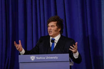 El presidente de Argentina, Javier Milei, habla en la Universidad Yeshiva el lunes 9 de marzo de 2026 en Nueva York. (Foto AP/Kena Betancur)
