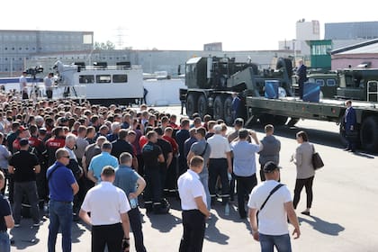 El presidente de Belarús, Alexander Lukashenko, visitó hoy una fábrica de tractores en Minsk