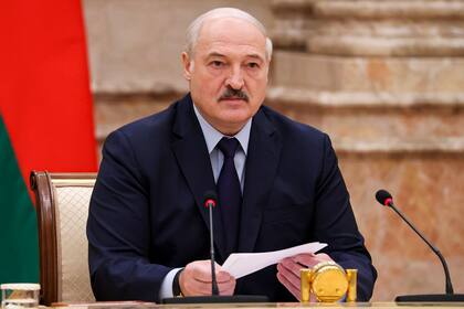 El presidente de Bielorrusia, Alexander Lukashenko, durante una reunión ampliada de la Comisión Constitucional en Minsk, Bielorrusia, el martes 28 de septiembre de 2021. (Maxim Guchek/BelTA foto vía AP)