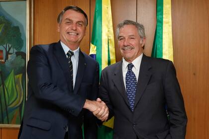 El presidente de Brasil invitó a Fernández durante la reunión que mantuvo con Felipe Solá en Brasilia