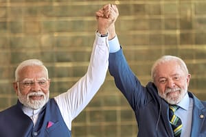 El presidente de Brasil, Luiz Inácio Lula da Silva, recibe al primer ministro de la India, Narendra Modi, en el Palacio de la Alvorada