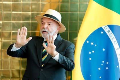 El presidente de Brasil, Luiz Inácio Lula da Silva, gesticula tras una reunión con el presidente de Corea del Sur, Lee Jae Myung, en el Palacio de la Alvorada en Brasilia, el 27 de julio de 2026
