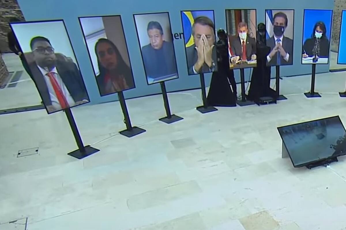 El presidente de Brasil, que hoy asume la presidencia pro-tempore del bloque, se mostró algo inquieto durante la videoconferencia de hoy, encabezada por su par argentino