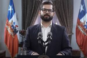 El presidente de Chile, Gabriel Boric, durante la cadena nacional tras el triunfo del "rechazo"