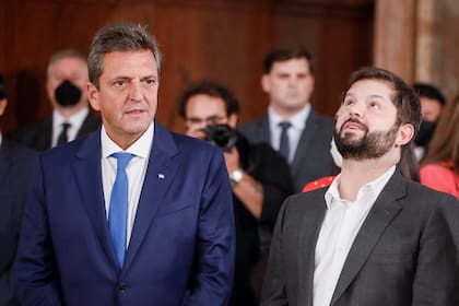 El presidente de Chile, Gabriel Boric visita el Congreso de la Nacion lo recibe el presidente de la camara de diputados Sergio Massa y la vice presidenta del Senado Claudia Abdala