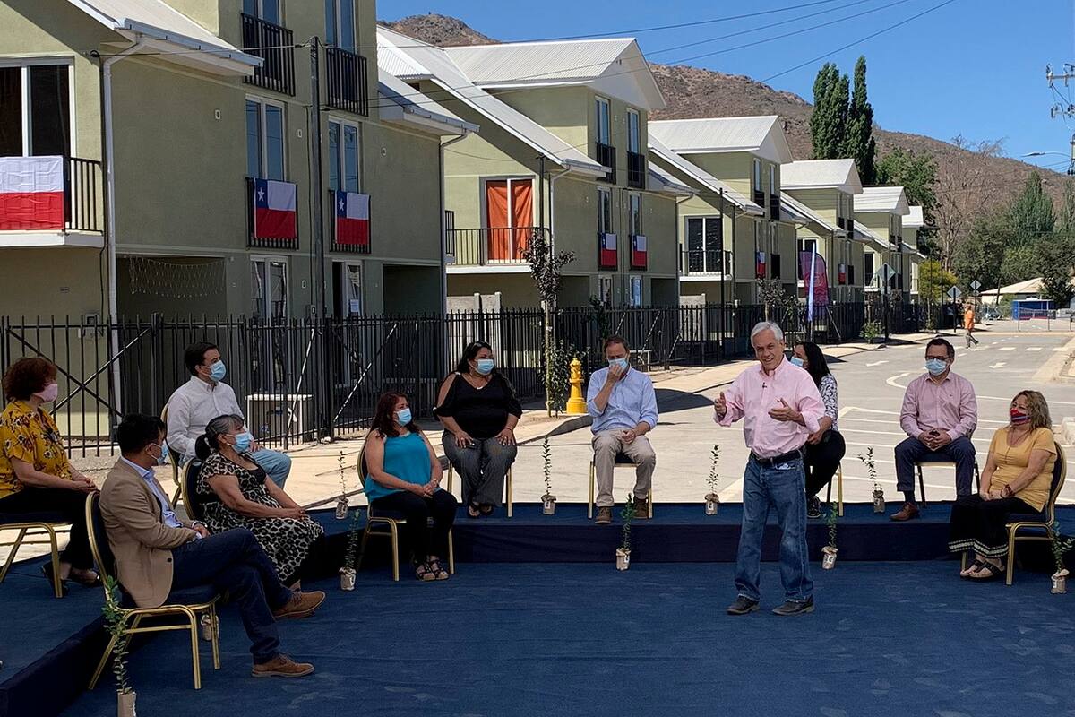 El presidente de Chile, Sebastián Piñera, se mostró optimista sobre la llegada de las 20.000 dosis que el laboratorio Pfizer les enviará antes de fin de año, para aplicarlas al personal de salud.