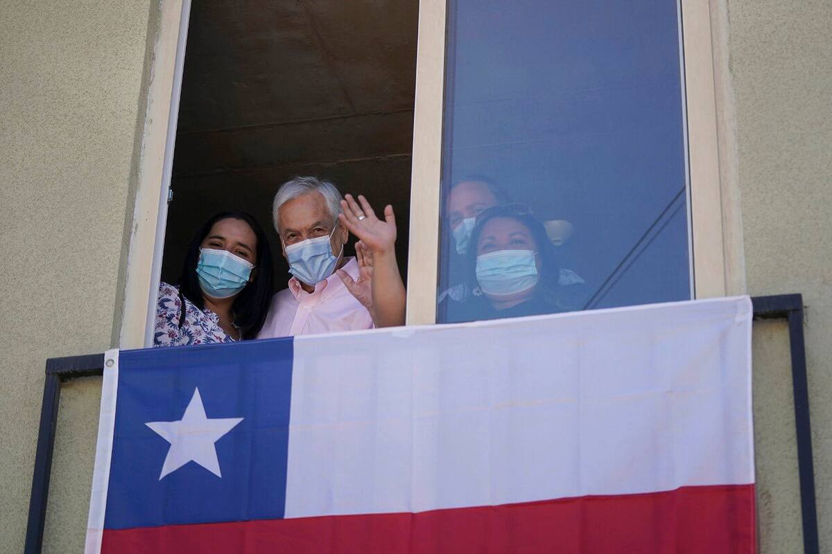 El presidente de Chile, Sebastián Piñera, se mostró optimista sobre la llegada de las 20.000 dosis que el laboratorio Pfizer les enviará antes de fin de año, para aplicarlas al personal de salud.