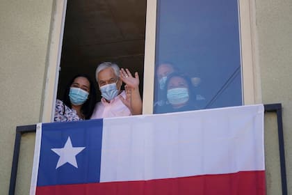 Se vacunará de inmediato a personal de salud y el gobierno de Sebastián Piñera (foto) espera inocular a cinco millones de personas durante el primer trimestre de 2021