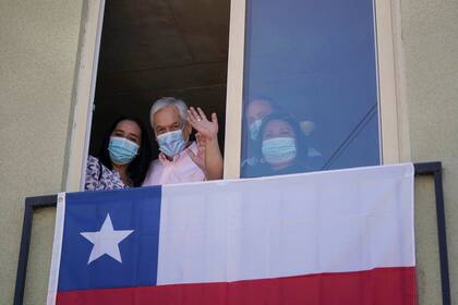 El presidente de Chile, Sebastián Piñera, se mostró optimista sobre la llegada de las 20.000 dosis que el laboratorio Pfizer les enviará antes de fin de año, para aplicarlas al personal de salud.