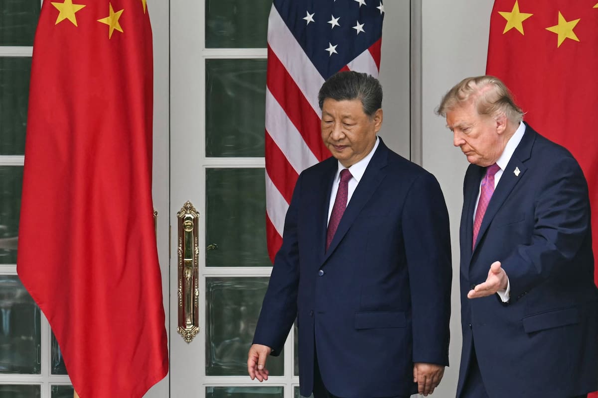 El presidente de China, Xi Jinping, y el presidente de Estados Unidos, Donald Trump, llegan para una revista militar en el Jardín de las Rosas de la Casa Blanca
