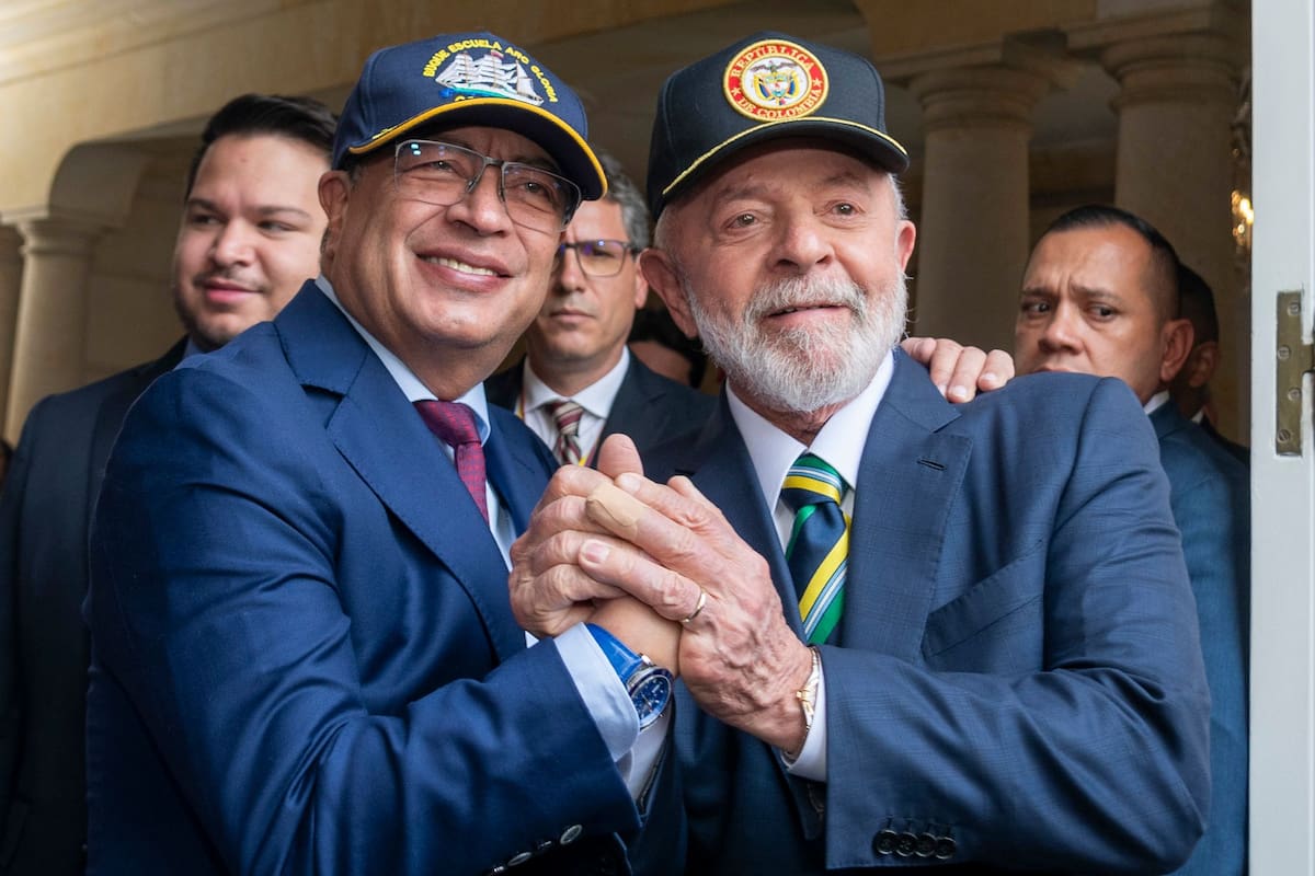 El presidente de Colombia, Gustavo Petro, junto a su par brasileño, Lula da Silva