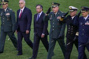 El presidente de Colombia le pidió un "cambio de rumbo a las Fuerzas Armadas".