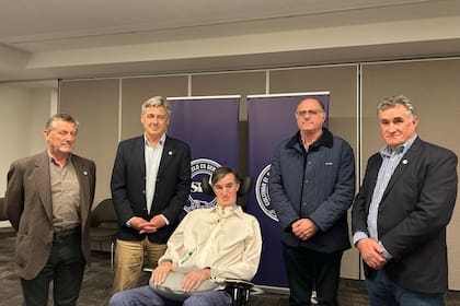 El presidente de Coninagro, Elbio Laucirica; el presidente de la Sociedad Rural Argentina (SRA), Nicolás Pino; Esteban Bullrich; el presidente de Confederaciones Rurales Argentinas (CRA), Jorge Chemes; y el presidente de la Federación Agraria Argentina (FAA), Carlos Achetoni