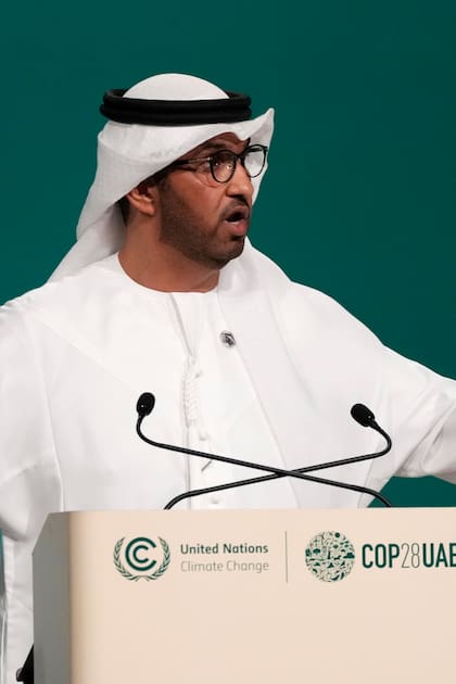 El presidente de COP28, sultán al-Jaber, habla en la sesión inicial de la Cumbre Climática de la ONU COP28